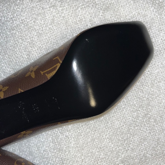 Brand New Louis Vuitton Madeleine Monogrammed Square Toe Pump - Picture 5 of 8